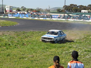 乐鱼体育app官网下载-“三叉湖飞盘赛：速度与精准的完美结合，精彩不断”